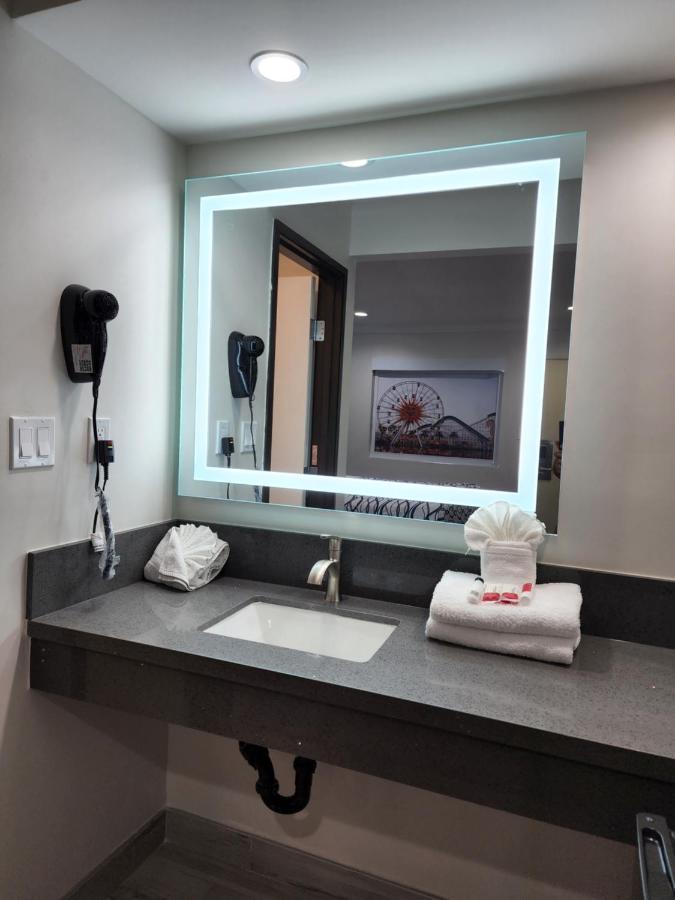 Travelodge Inn & Suites By Wyndham Fullerton Luaran gambar