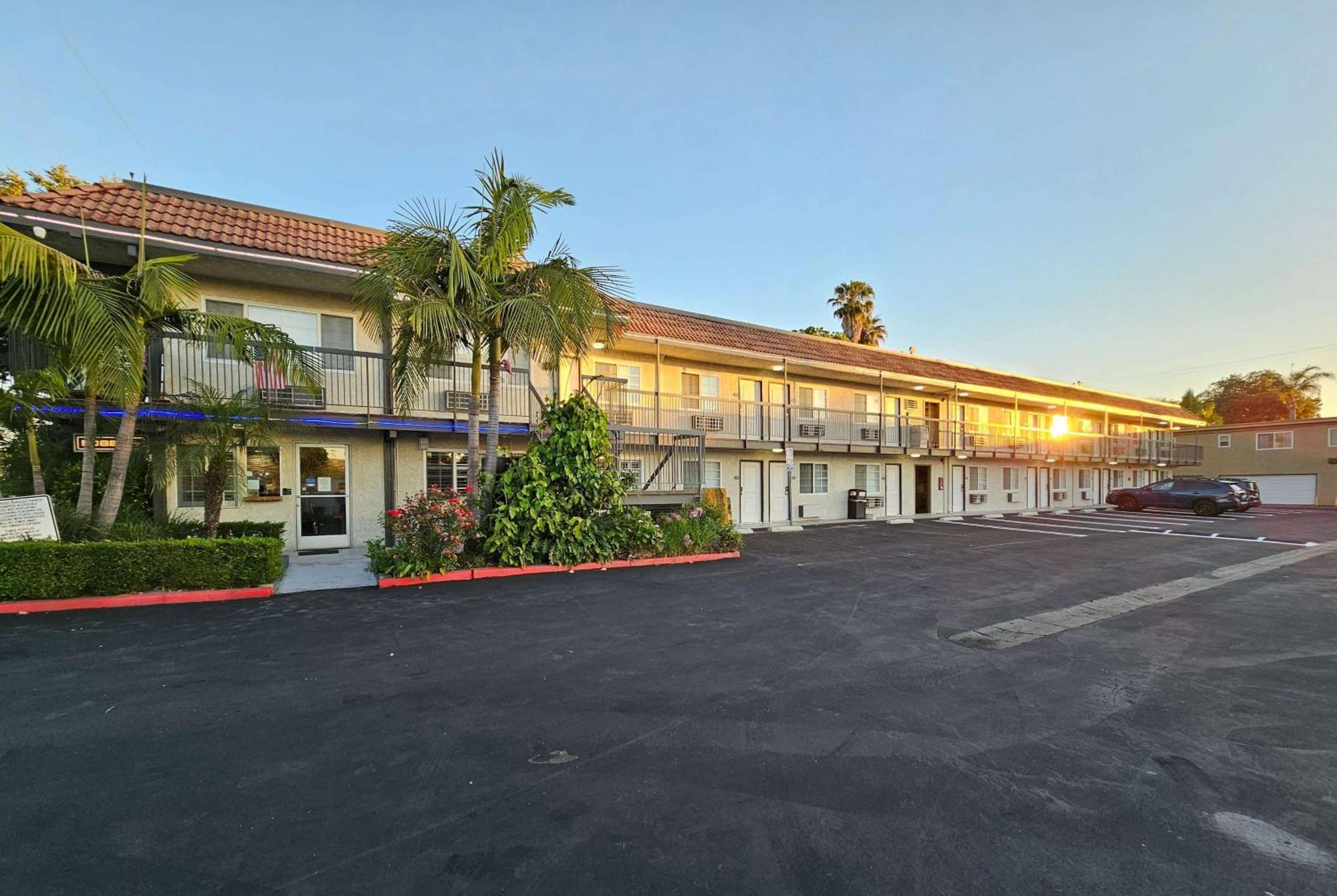 Travelodge Inn & Suites By Wyndham Fullerton Luaran gambar